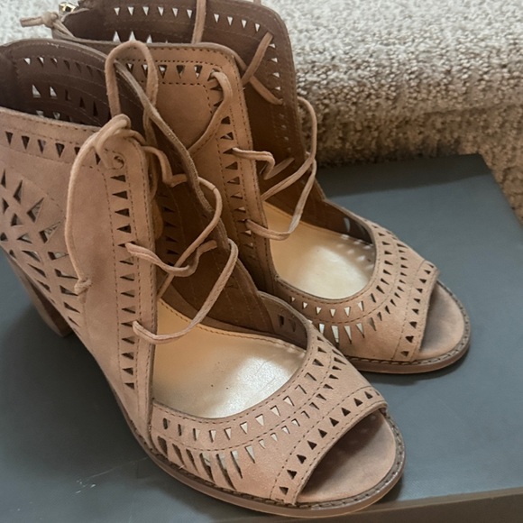 Vince Camuto Tarita Heels - Picture 4 of 8